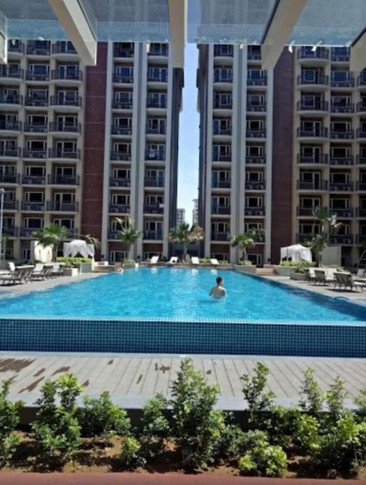 Monarch Parksuites - Balmoral Place Paranaque City Bagian luar foto