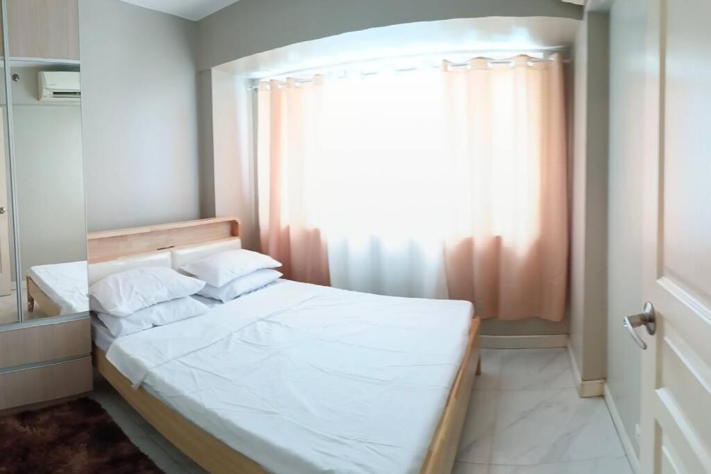 Monarch Parksuites - Balmoral Place Paranaque City Bagian luar foto