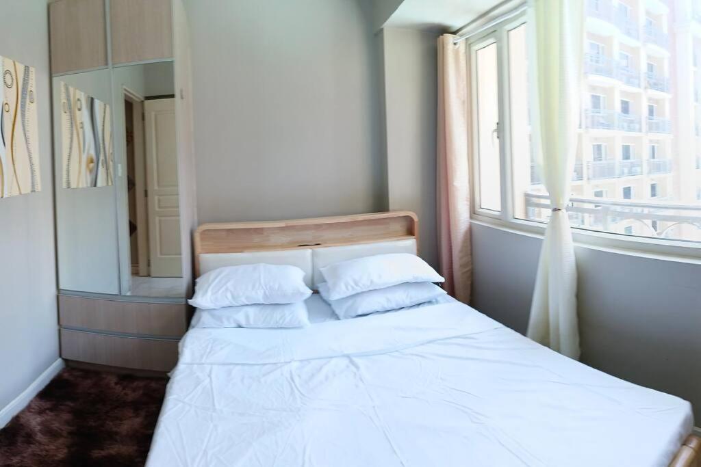 Monarch Parksuites - Balmoral Place Paranaque City Bagian luar foto