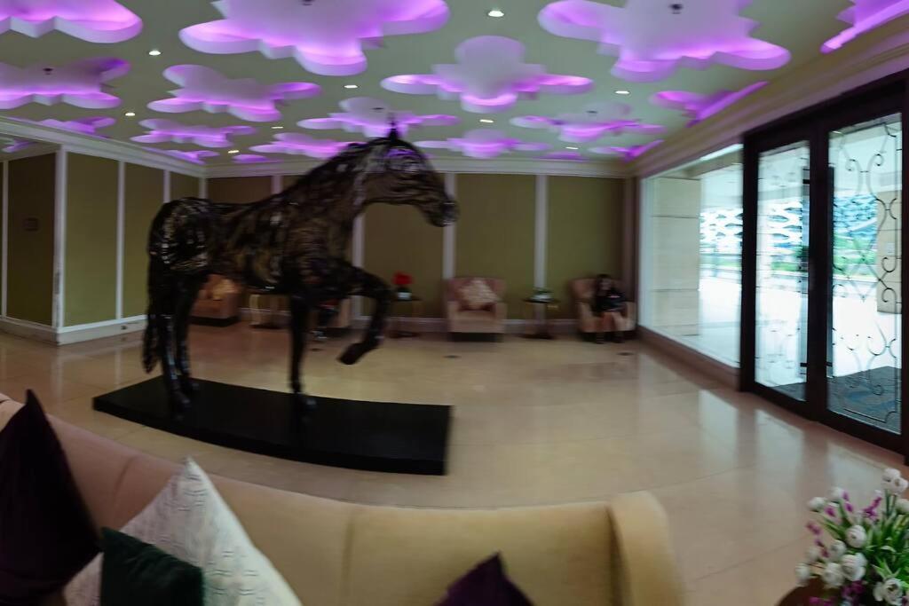 Monarch Parksuites - Balmoral Place Paranaque City Bagian luar foto