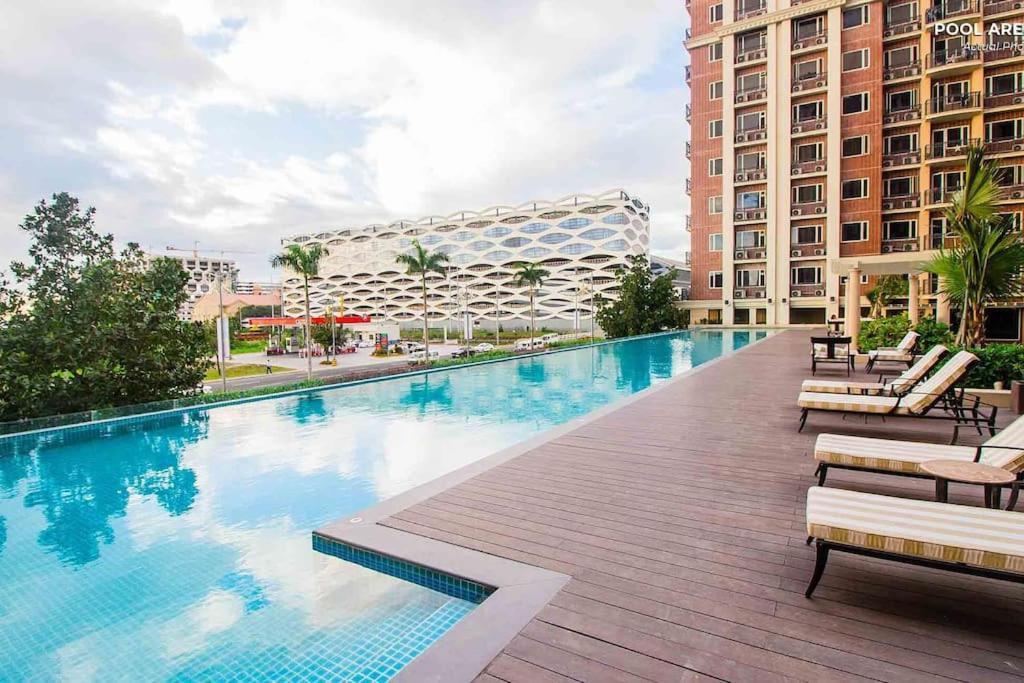 Monarch Parksuites - Balmoral Place Paranaque City Bagian luar foto