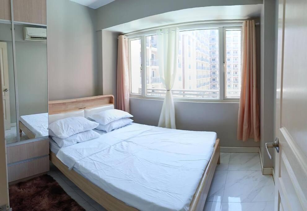 Monarch Parksuites - Balmoral Place Paranaque City Bagian luar foto