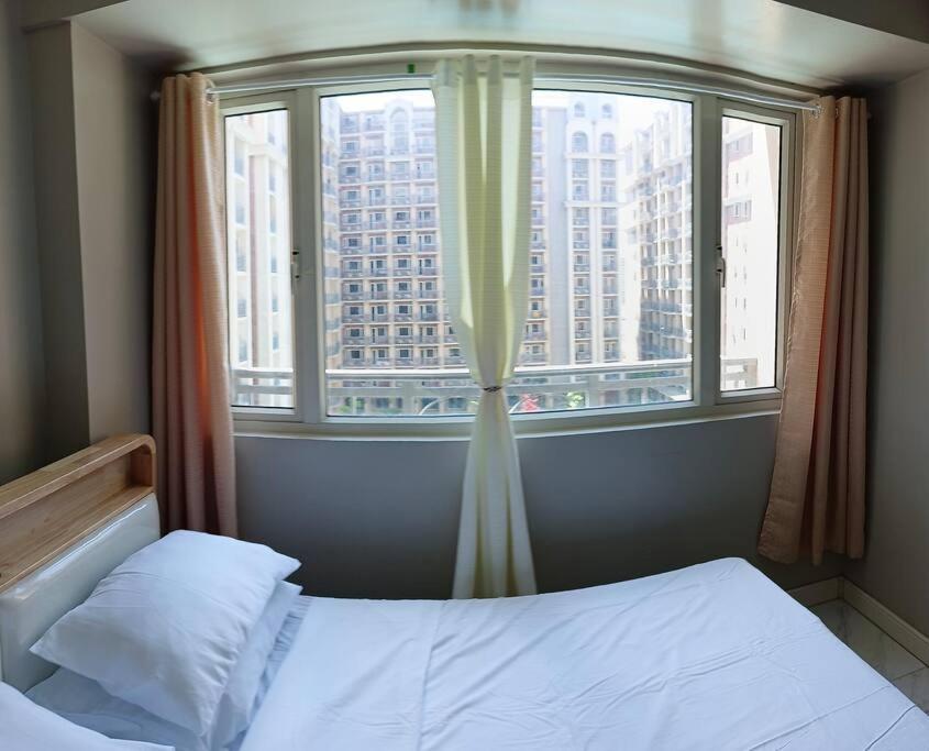 Monarch Parksuites - Balmoral Place Paranaque City Bagian luar foto