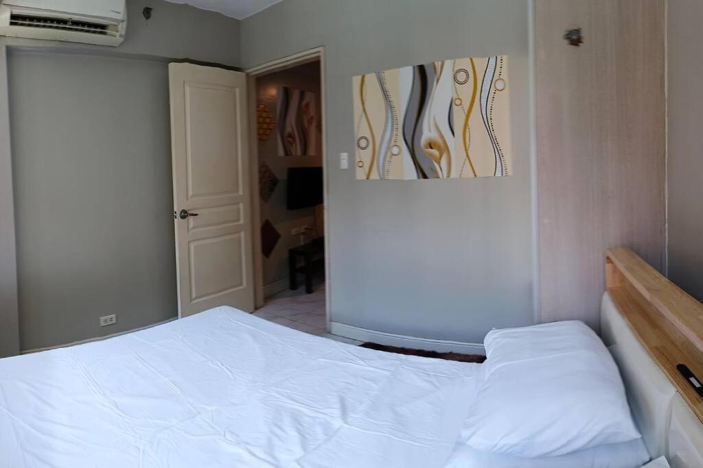 Monarch Parksuites - Balmoral Place Paranaque City Bagian luar foto