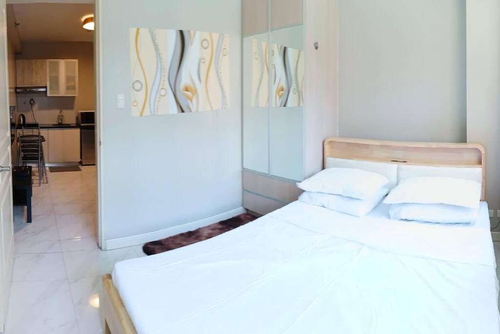 Monarch Parksuites - Balmoral Place Paranaque City Bagian luar foto