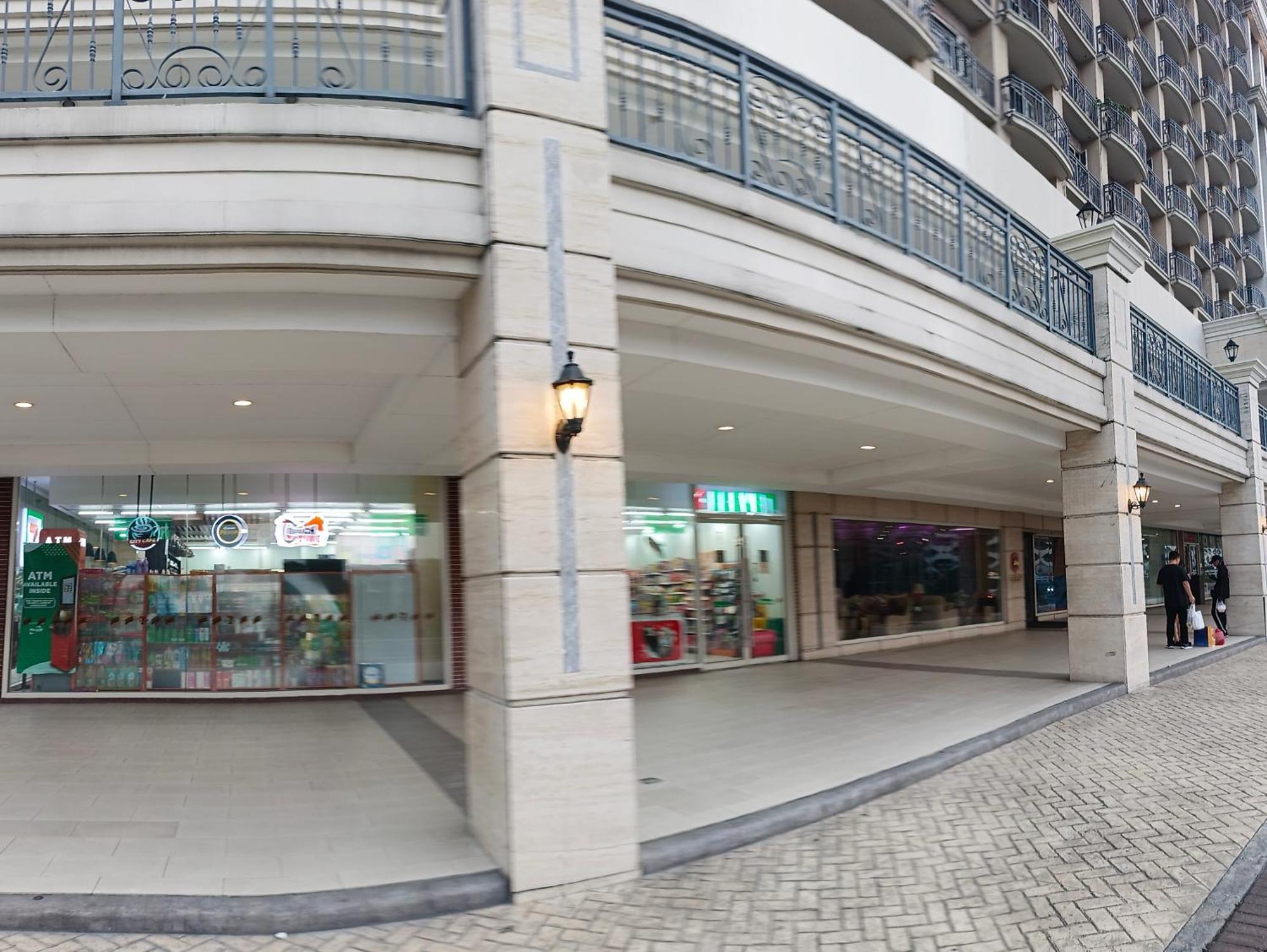 Monarch Parksuites - Balmoral Place Paranaque City Bagian luar foto
